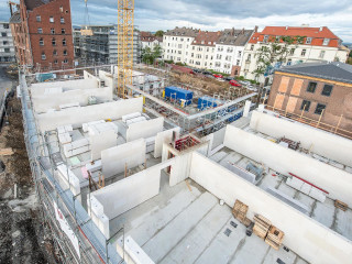 Mit der Mixed-Reality Brille HoloLens von Microsoft lassen sich digitale Daten und Geometrien in die reale Umgebung der Baustelle projizieren.