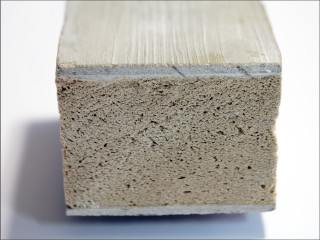 Das Resultat mehrjähriger Forschungsarbeit sind stabile und wärmedämmende Sandwichelemente mit einem Holzschaumkern und einer dünnen Deckschicht aus Textilbeton.