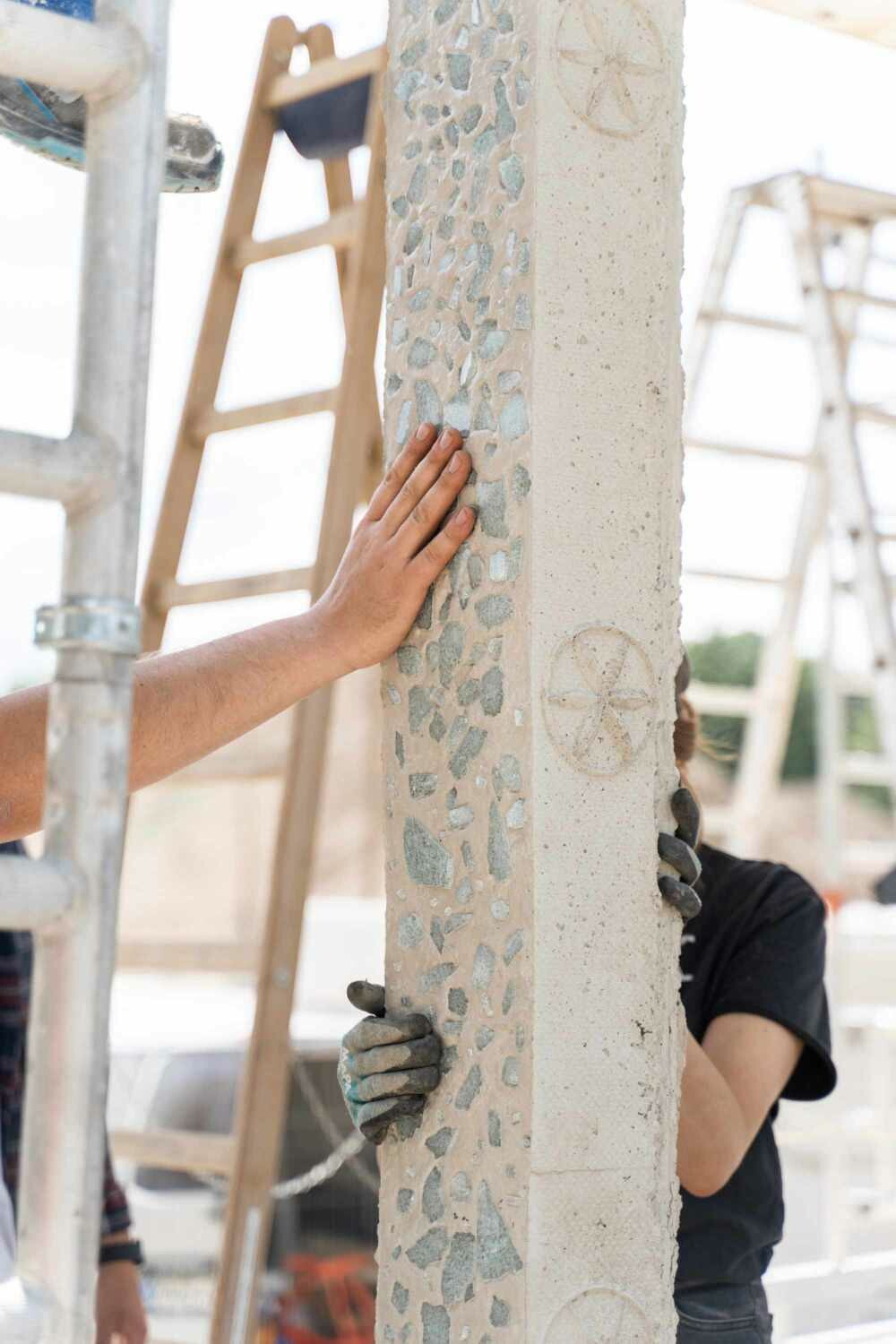 Der Bau zeigt die Bandbreite der Gestaltungsmöglichkeiten des Materials.