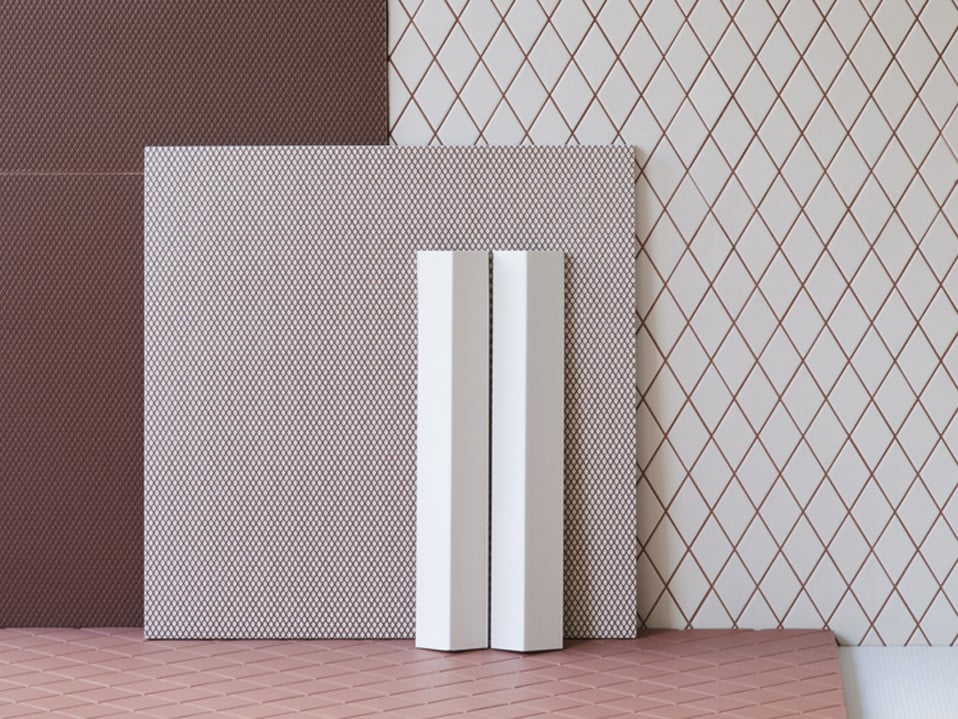 Mit einfachen Formen und lediglich ein bis zwei Farben pro Fliese haben die Brüder Bouroullec für Mutina eine Feinsteinzeugkollektion mit hohem Gestaltungsanspruch kreiert. 