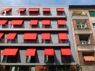 Die Holzkonstruktion dieses Wohnhauses ist ein kombinierter Skelett- und Holztafelbau (Baugruppenprojekt 3XGrün in Berlin, 2011; Architektur: IfuH - Institut für urbanen Holzbau, Atelier PK, Roedig Schop Architekten, Rozynski Sturm Architekten).