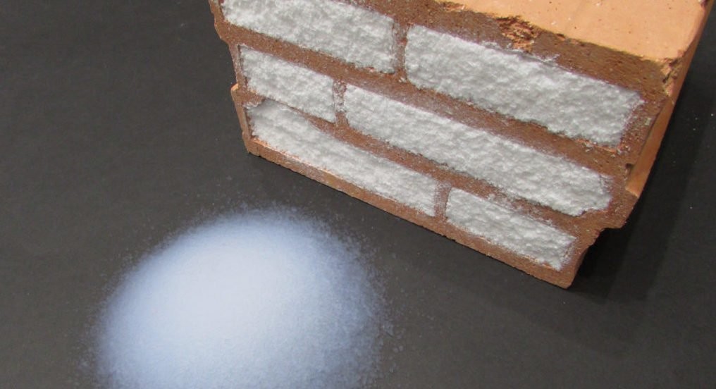 Der Aerobrick genannte Dämmziegel ist mit Aerogel befüllt.