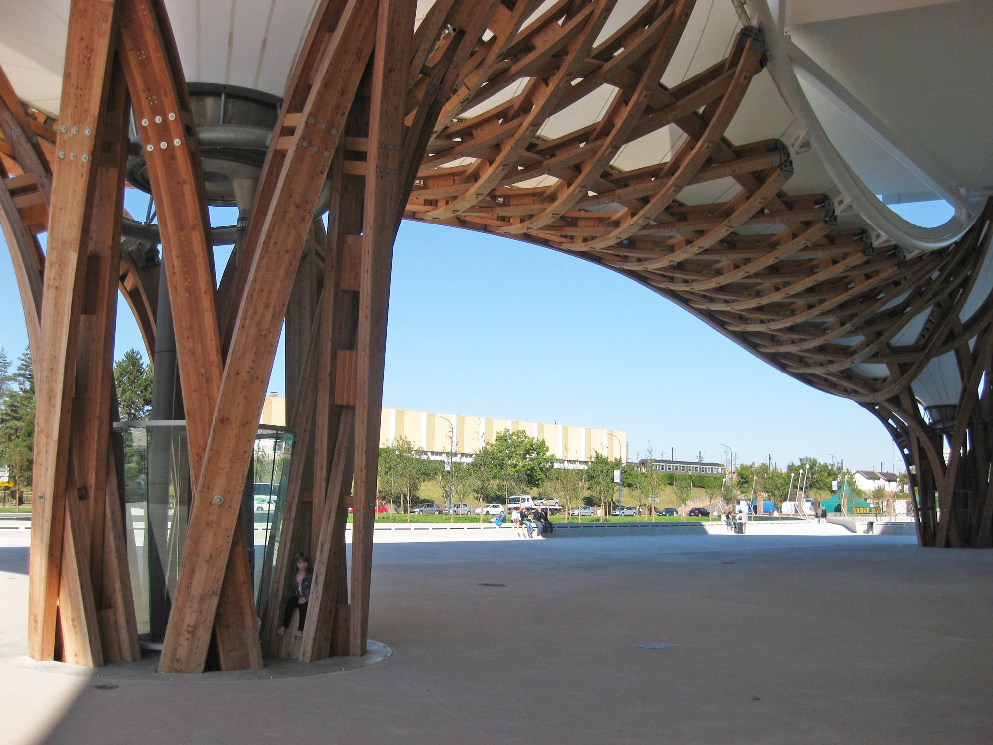 Hölzernes Tragwerk beim Centre Pompidou in Metz (Shigeru Ban und Jean de Gastines, 2010)