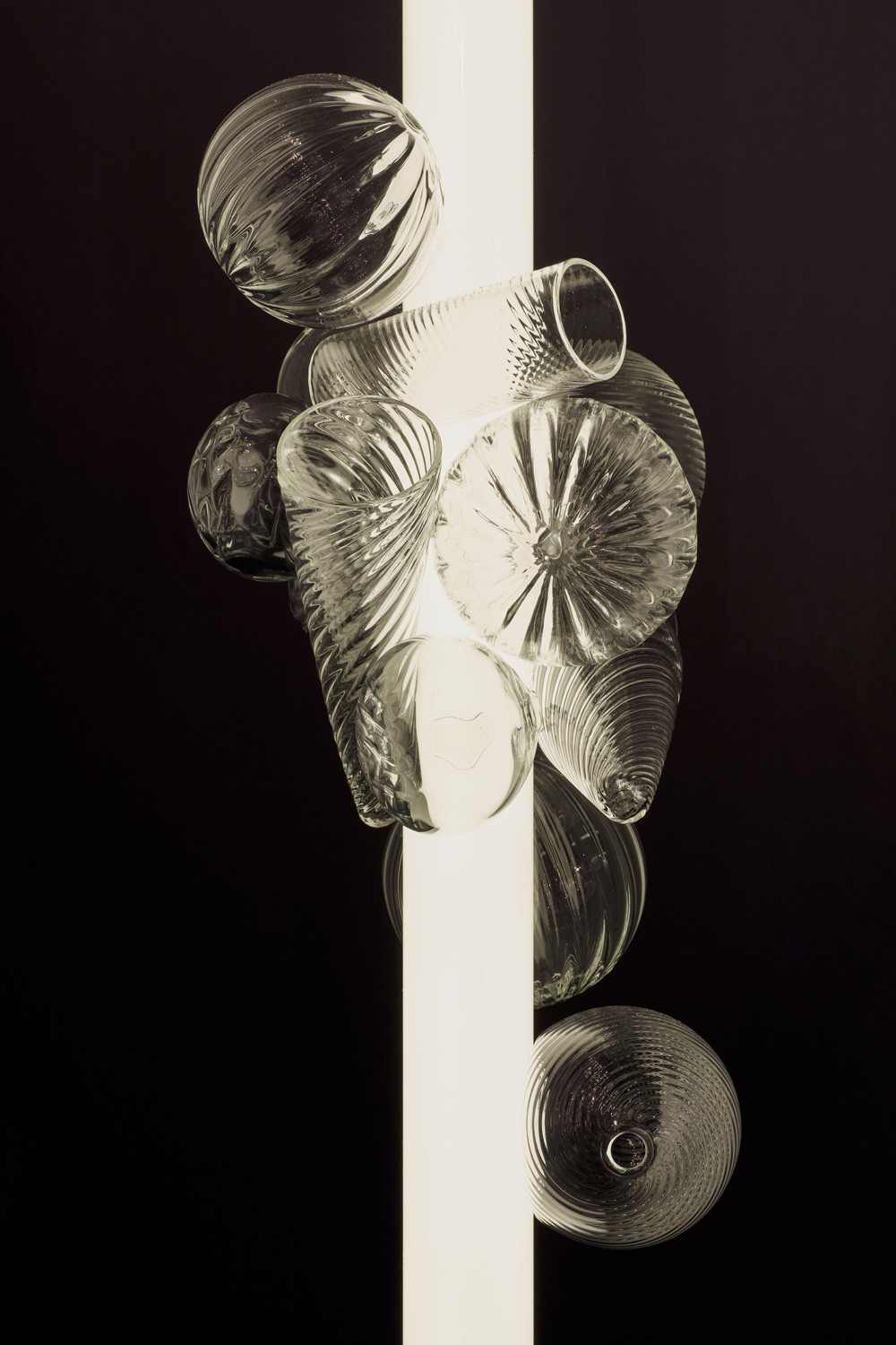 Einige der dafür verwendeten Handwerkstechniken stammen aus der traditionsreichen venezianischen Glasbläserkunst.