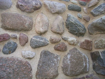Die historische Stadtmauer Neubrandenburg wurde mit Bremer Muschelkalk saniert.
