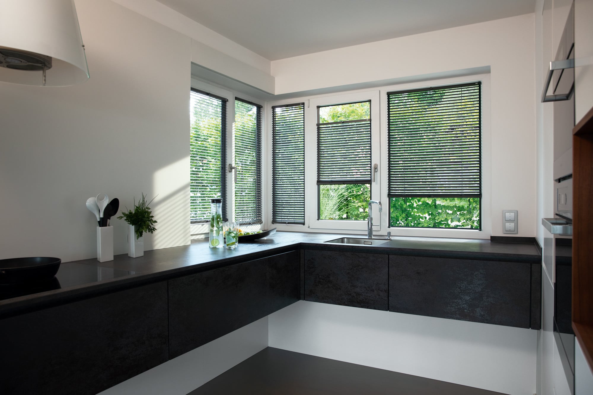 neues bedienkonzept fur horizontal jalousie sonnenschutz produkte baunetz wissen