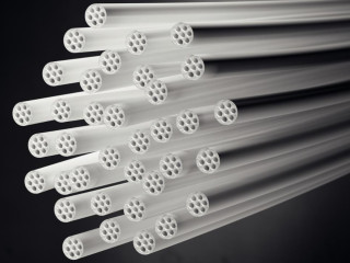 Die Ultrafiltrationsanlage entfernt mithilfe winziger Poren ungelöste Inhaltsstoffe rein mechanisch aus dem Wasser, darunter die meisten Mikroorganismen.