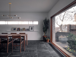 Verantwortlich für den Umbau des 1960er-Jahre-Wohnhauses in Montreal, das der Architekt Jean Ouellet geplant hat, ist das Büro Appareil Architecture.