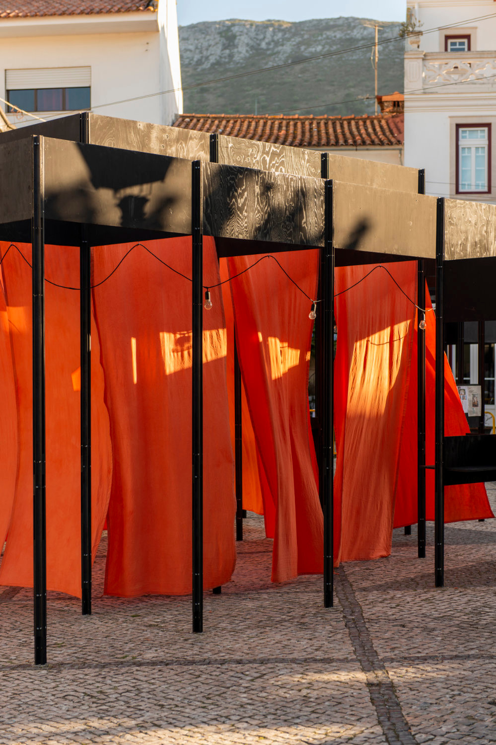 Errichtet wurde der Pavillon für die Dauer des Festivals „Materias Diversos“.