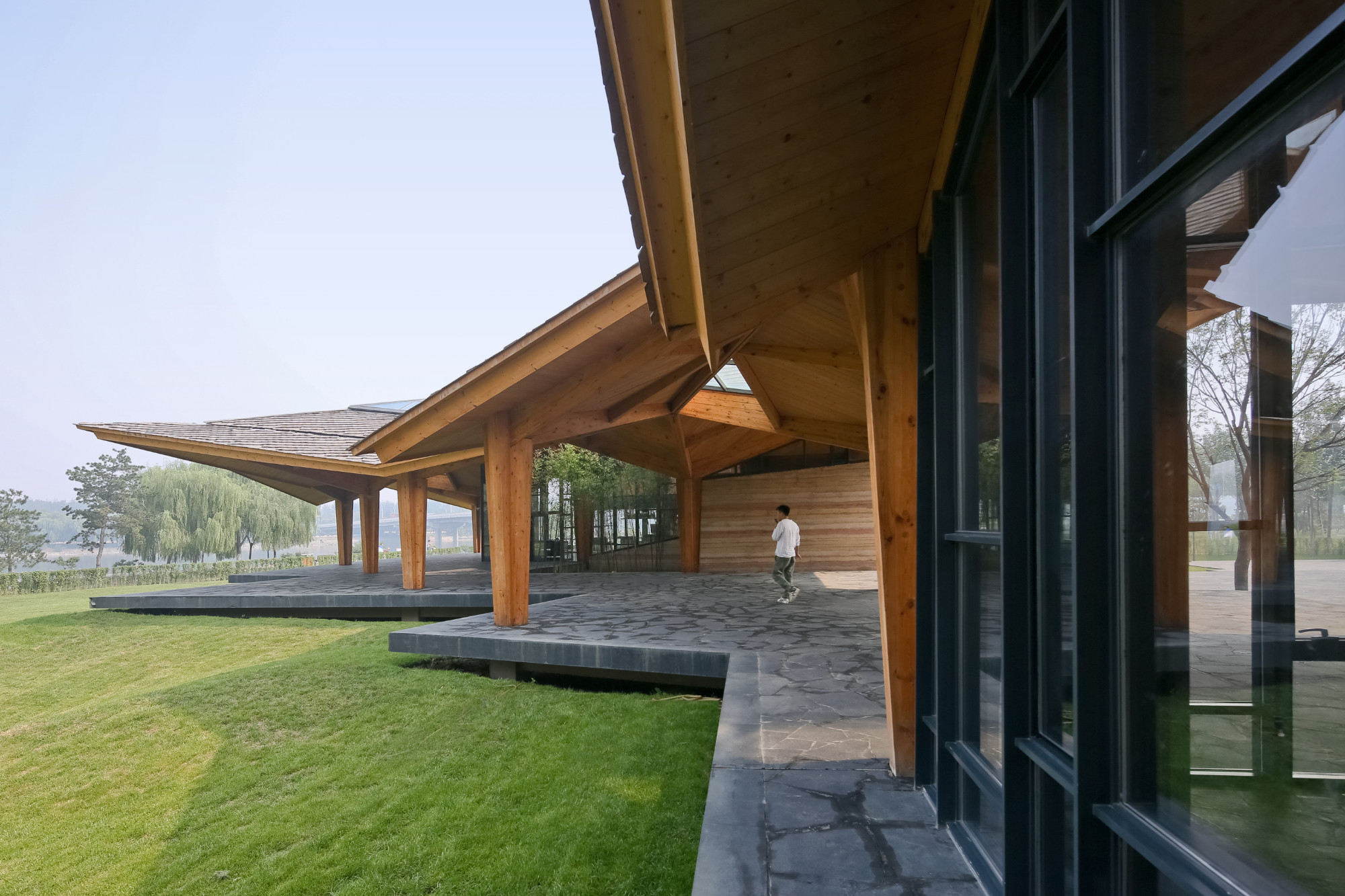 Das Gebäude ist Teil des Grand Canal Forest Parks im Osten der chinesischen Hauptstadt. 