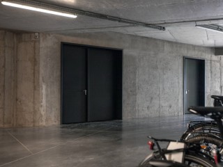 Die Stahltür ECO, in zahlreichen Varianten verfügbar, kann im Innen- wie auch im Außenbereich eingesetzt werden.