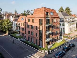 Zwei Mehrfamilienhäuser nach Plänen von Element A Architekten entstanden auf dem Grundstück des ehemaligen Pfarrhauses in Heidelberg Neuenheim.