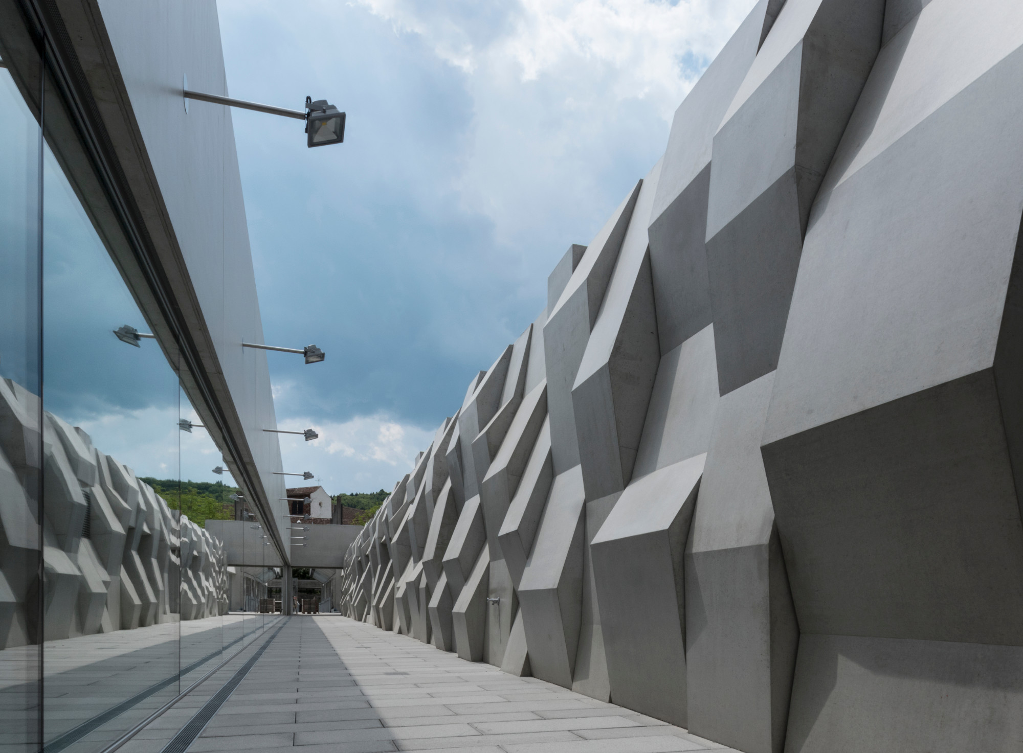 Die Erweiterung der Sportanlage wurde von :mlzd geplant, die Promenade steht im Zentrum des Entwurfs.