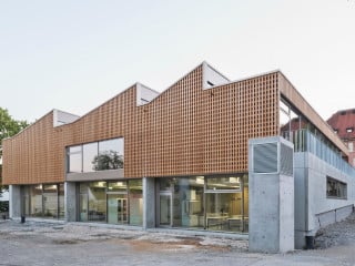 Den Wettbewerb zum neuen Fachklassentrakt des Schubart-Gymnasiums in Aalen aus dem Jahr 2010 konnten Liebel/Architekten zusammen mit Transsolar für sich entscheiden.