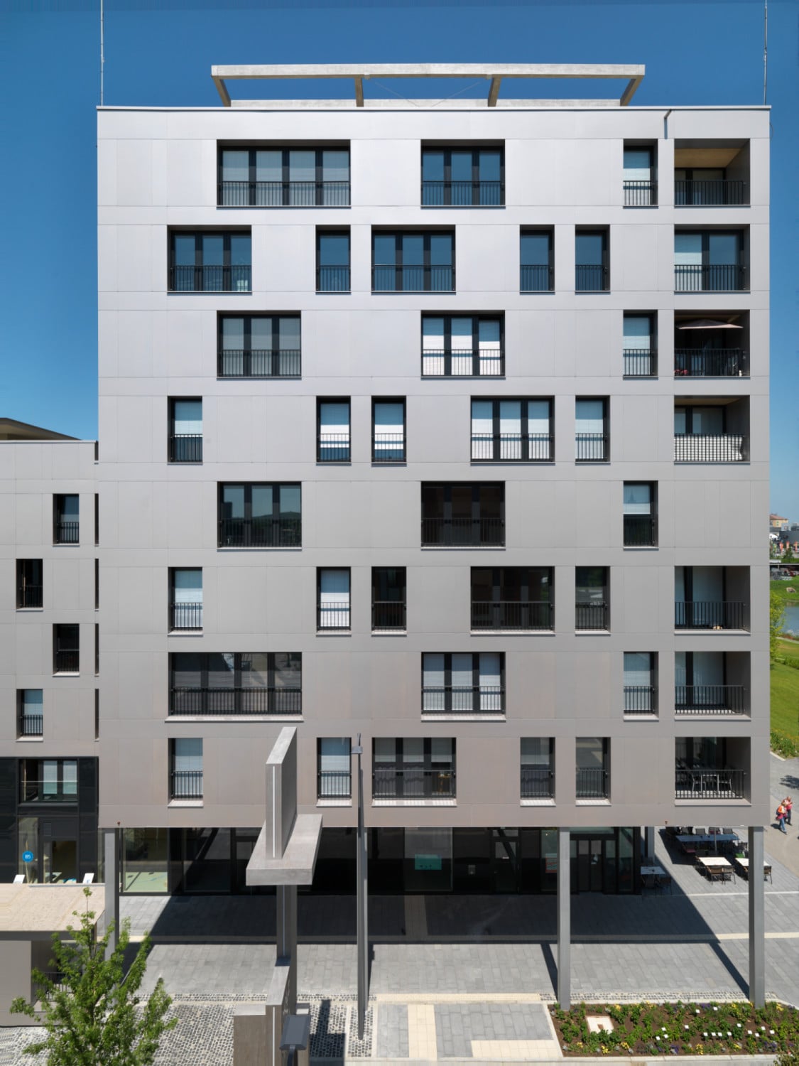In Aluminiumpaneele gekleidet, ist die Holzkonstruktion dem Gebäude von außen kaum anzusehen.