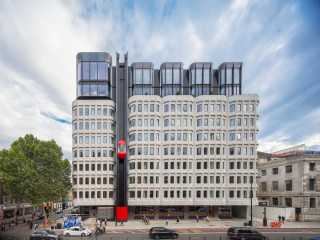 Der ehemalige Verwaltungsbau des Londoner Bezirksrathauses von Camden verwandelte sich unter Federführung des Büros Orms Designers & Architects in ein Hotel.
