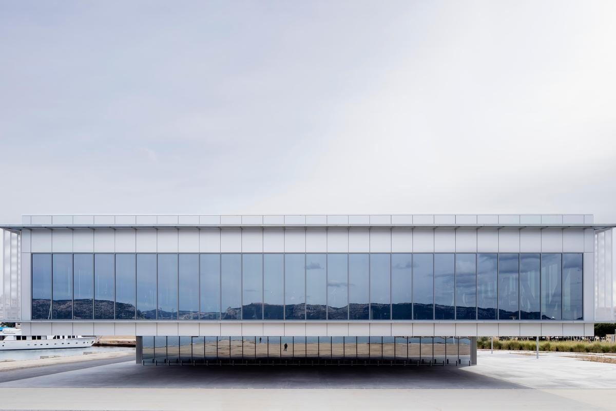 Im Casino JOA im französischen La Seyne-Sur-Mer wurde das neue hochselektive Sonnenschutzglas „Stopray Ultra-70 on Clearvision“ von Hersteller AGC Interpane verbaut.