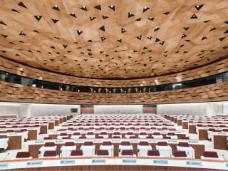 Das Mailänder Architekturbüro Peia Associati wurde damit beauftragt, dem größten Plenarsaal im europäischen Hauptsitz der Vereinten Nationen in Genf ein repräsentatives Gesicht zu verleihen.