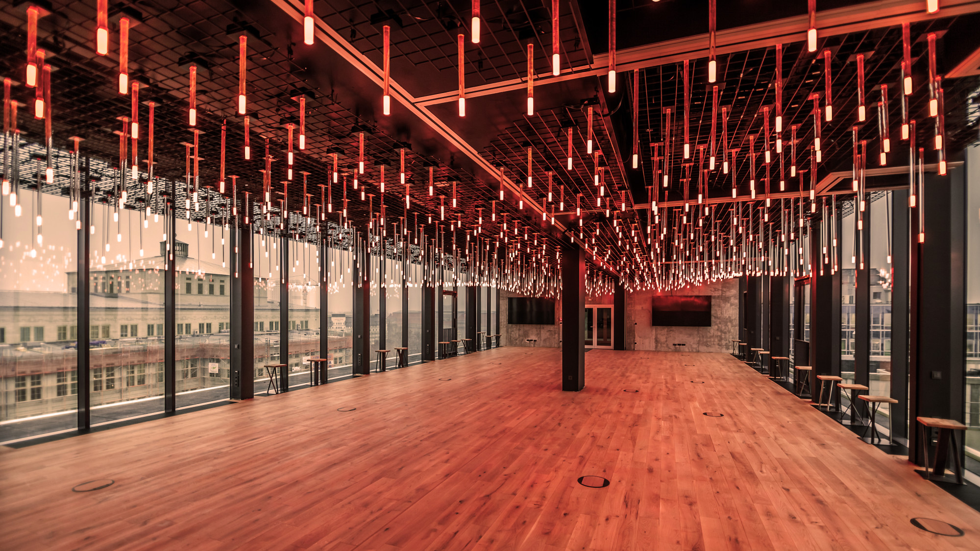 decke mit interaktiven leucht und akustikstaben licht news produkte baunetz wissen