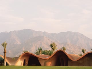 Der erste und bisher einzige 18-Loch-Golfplatz in Jordanien liegt an einer künstlichen Lagune zwischen Rotem Meer und Arava-Wüste.