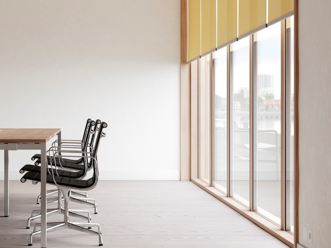Kvadrat Shade bietet Rollosysteme mit metallischen Textilien für den Innenbereich. 