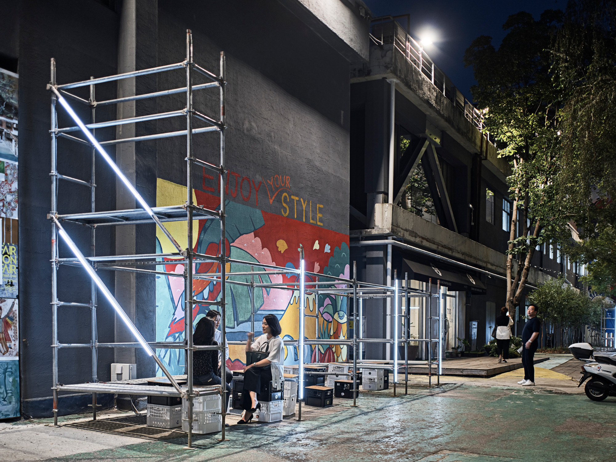 Für die Union Art Fair 2019 in Seoul entwickelte das junge Architekturbüro Urban Society eine Reihe von temporären Pavillons aus Systemgerüstbauteilen.
