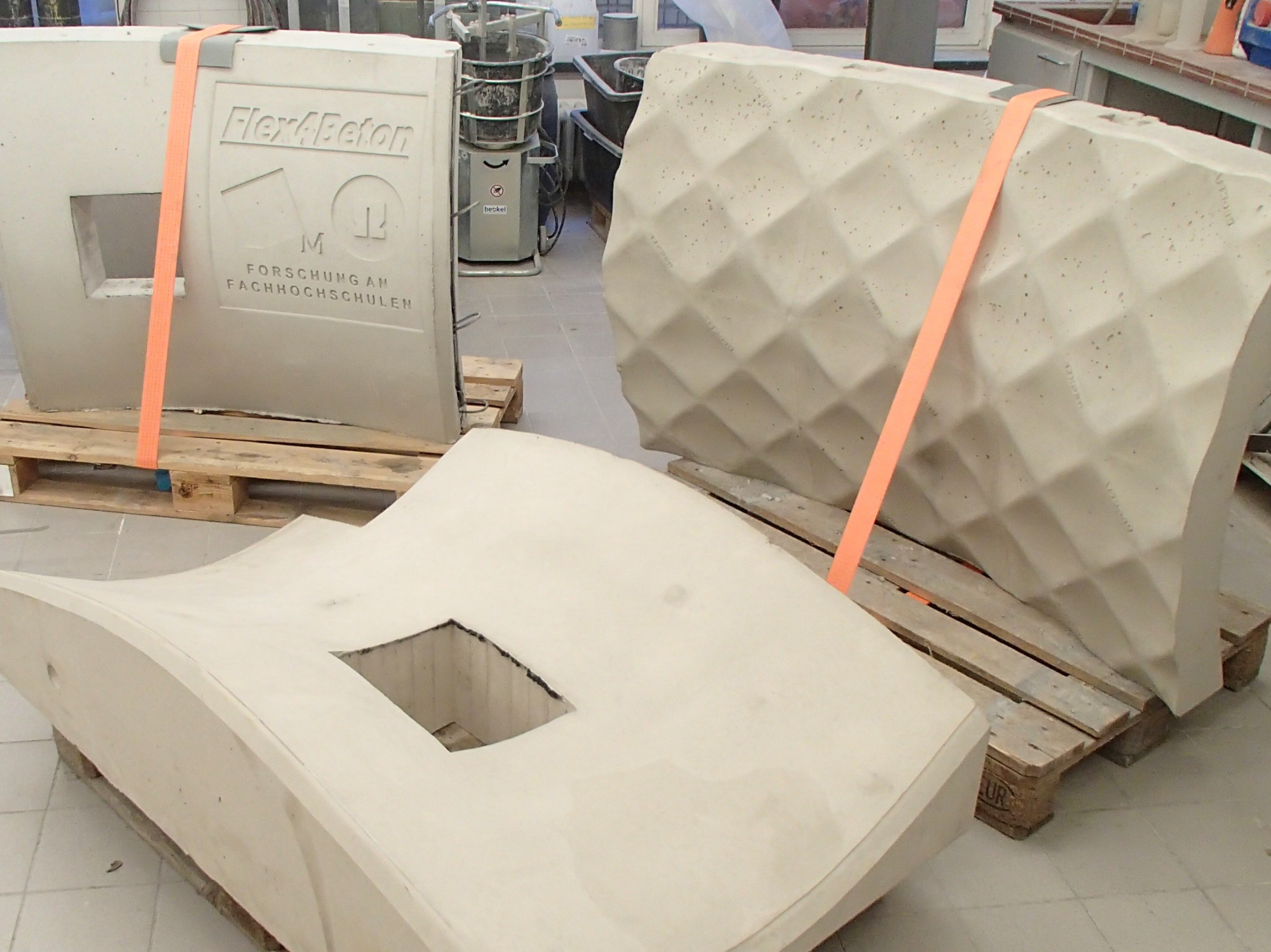 Im Rahmen des Forschungsprojekts Flex4Beton wurde der Prototyp eines adaptiven Schalungswerkzeugs geschaffen.