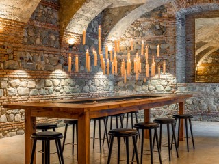 Im Osten Georgiens wurde ein 200 Jahre altes, zwischenzeitlich verfallenes Weingut durch Sanierung und einen Anbau in ein Luxusresort verwandelt.