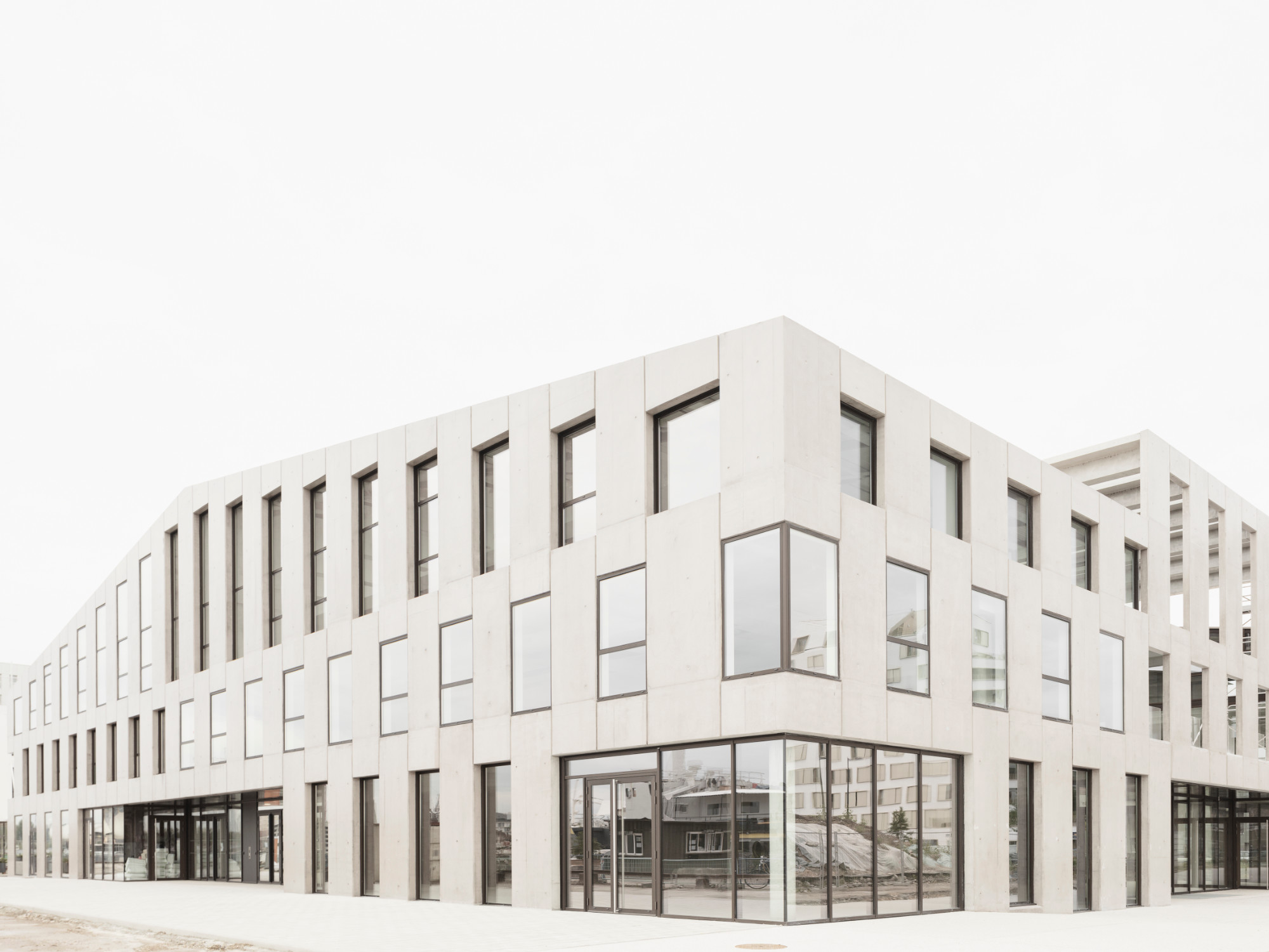 Das Areal um die Bassins à Flot in Bordeaux ist Teil eines Stadtentwicklungsprojekts, bei dem die bisher von Gewerbe geprägte Umgebung in ein Quartier zum Wohnen und Arbeiten verwandelt wird.