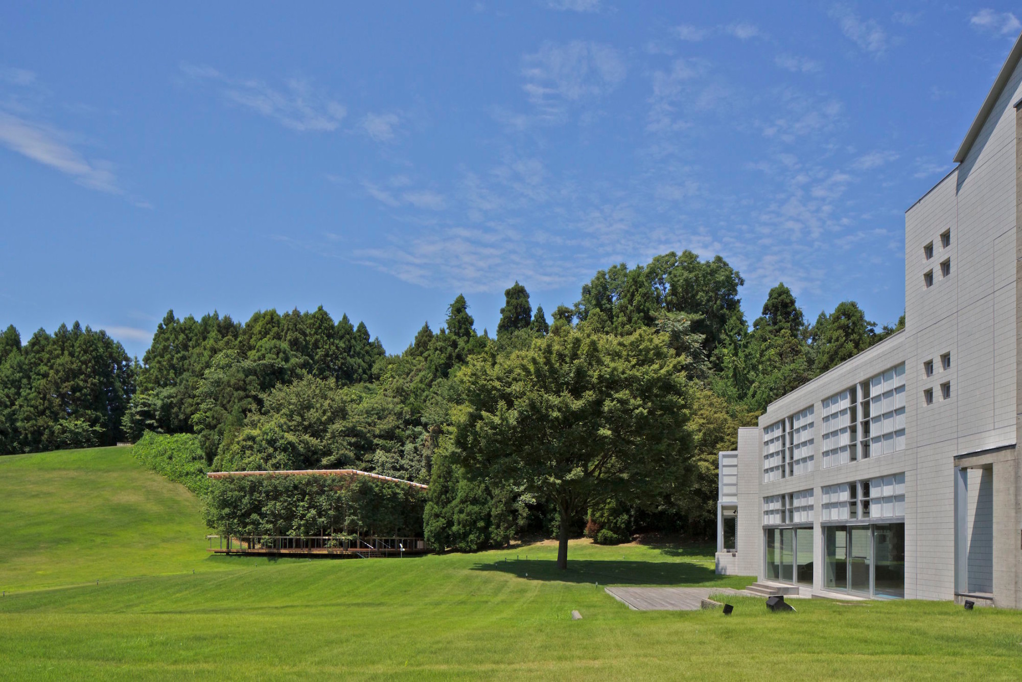 Der Pavillon wurde aus Anlass des Bühnenfestivals „Theater Olympics 2019“ im Park des Maezawa Garden House errichtet.
