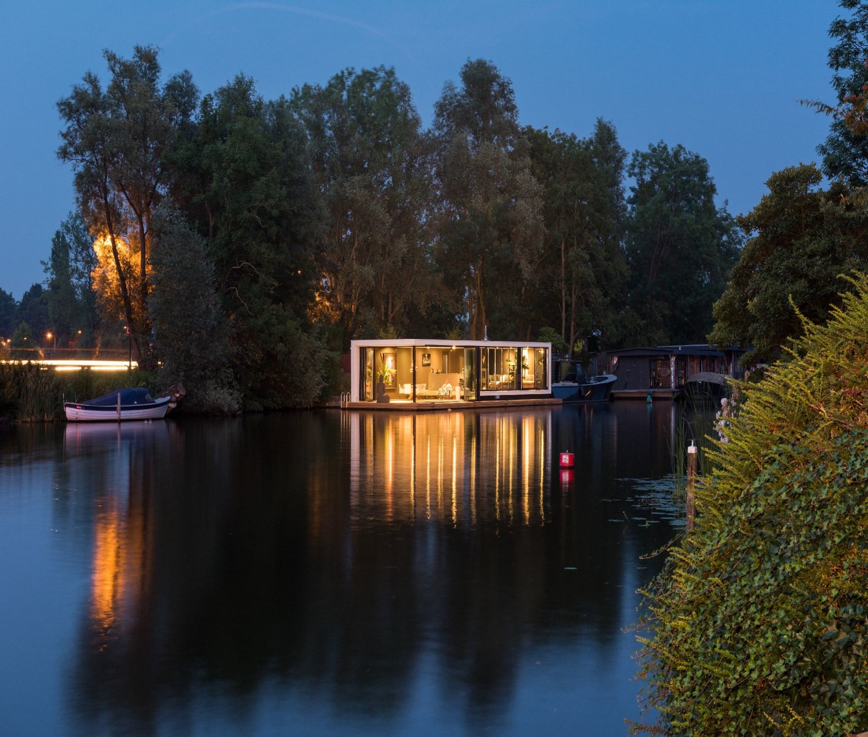 Hausboot bei Utrecht | Fenster und Türen | Sonderbauten | Baunetz_Wissen