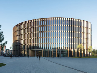 Das Freiburger Rathaus ist das weltweit ersten öffentlichen Gebäude im Netto-Plusenergiestandard.