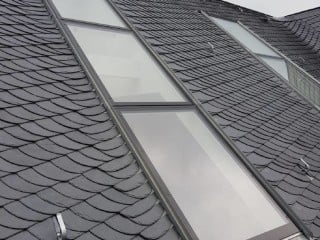 Viel Gestaltungsspielraum verspricht Hersteller Lacker mit der mehrteiligen Variante seines Dachfensters Topswing.