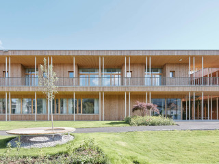 Südansicht und Eingangsseite des Hospizhauses nach Plänen von Casper Wichert Architektur