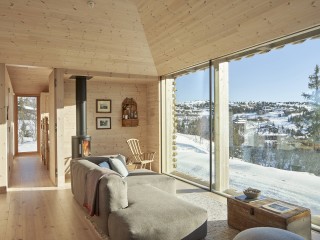 Wenige Autominuten von Lillehammer entfernt entstand die Berghütte von Lexie und Casper Mork-Ulnes.