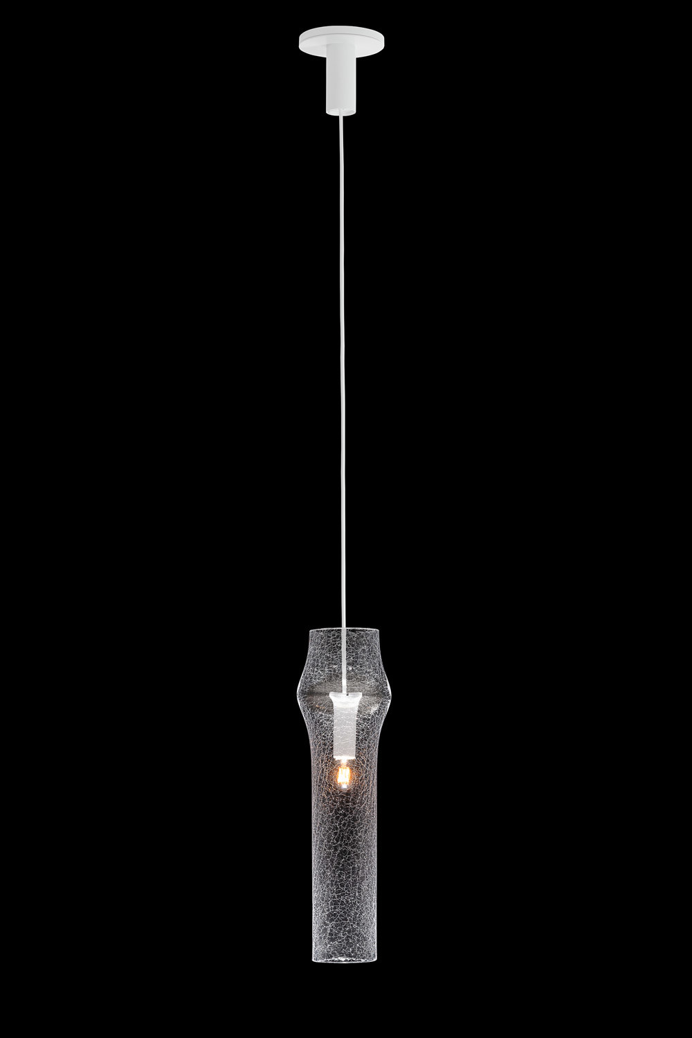 Press Lamp wird von Hand in eine Holzform geblasen. Die Röhren werden gepresst, als ob sie gequetscht worden wären, und das Leuchtmittel wird in den engen Raum eingesetzt.