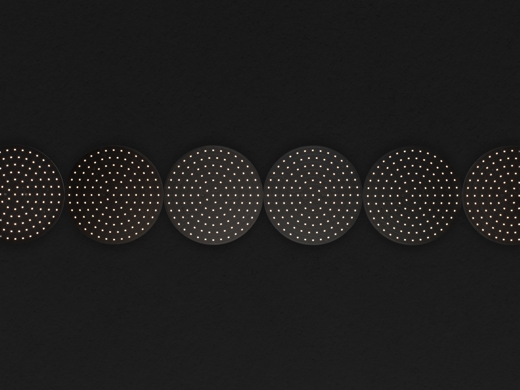Die drei LED-Lichtquellen Dot, Dish und Grid kommen in geometrischen Formen daher.
