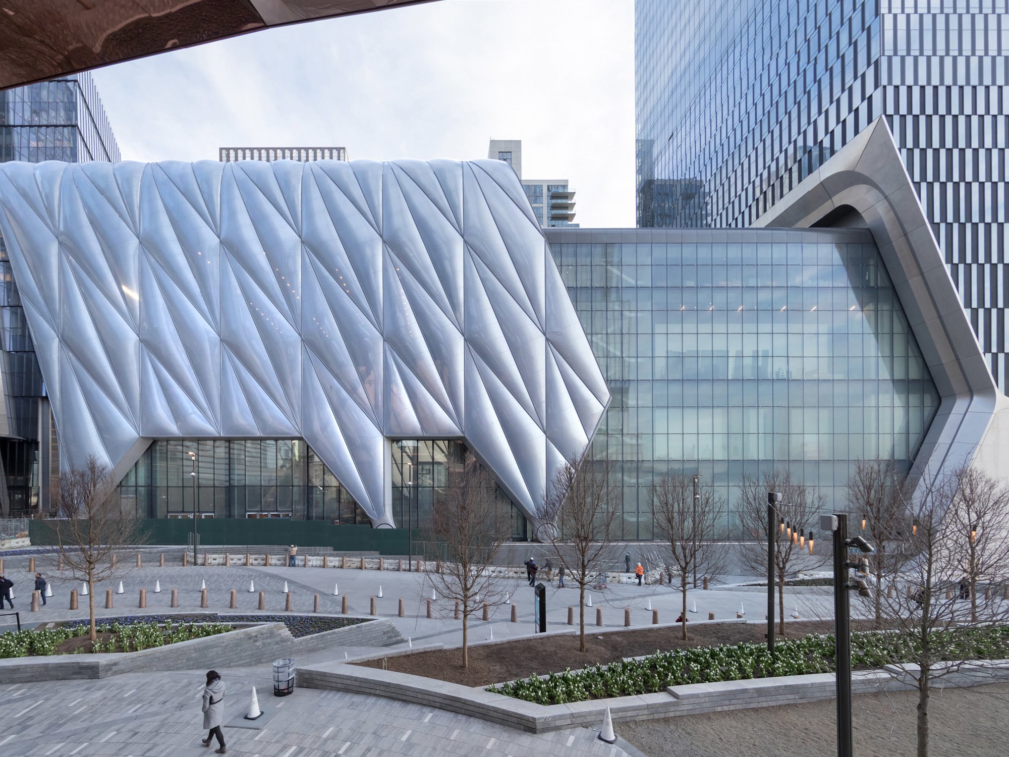 Entworfen vom New Yorker Architekturbüro Diller Scofidio + Renfro in Zusammenarbeit mit The Rockwell Group, ist das Gebäude erweiterbar – durch eine ausfahrbare Außenhülle.