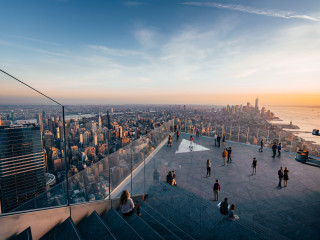 Die Aussichtsplattform Edge befindet sich in der 100. Etage des Hudson Yards Tower des New Yorker Architekturbüros Kohn Pedersen Fox.