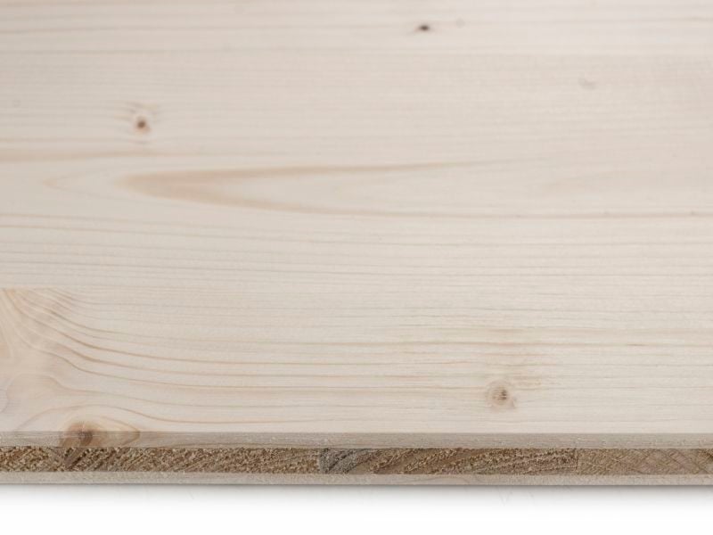 Die Schichtholzplatten bestehen aus drei kreuzweise verleimten Massivholzschichten.