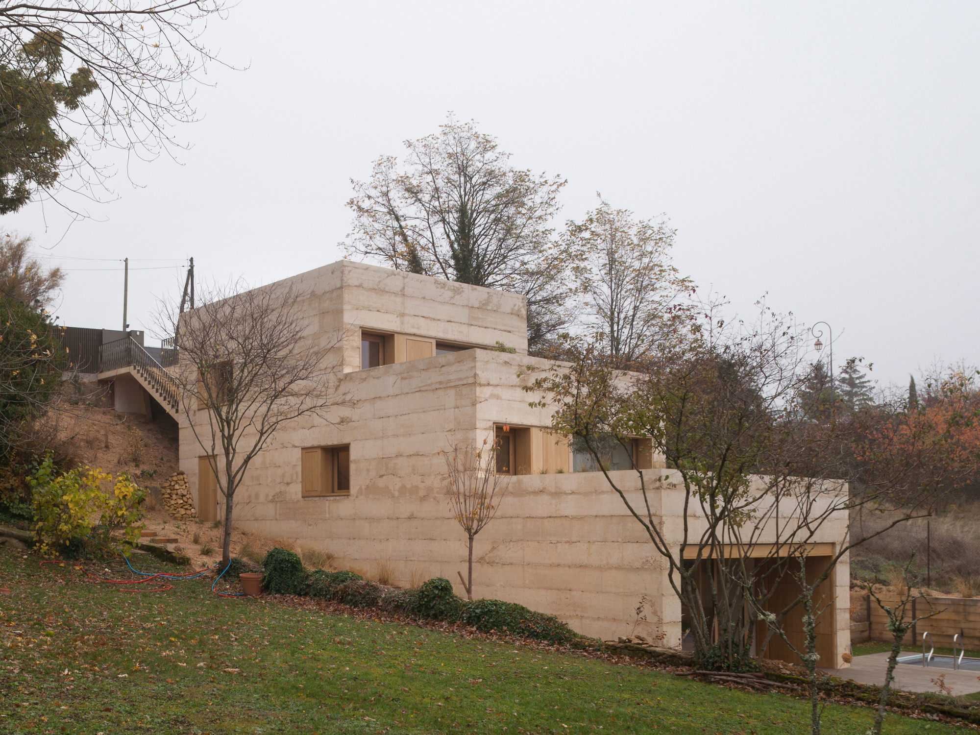 wohnhaus in saint cyr au mont d or beton wohnen efh baunetz wissen
