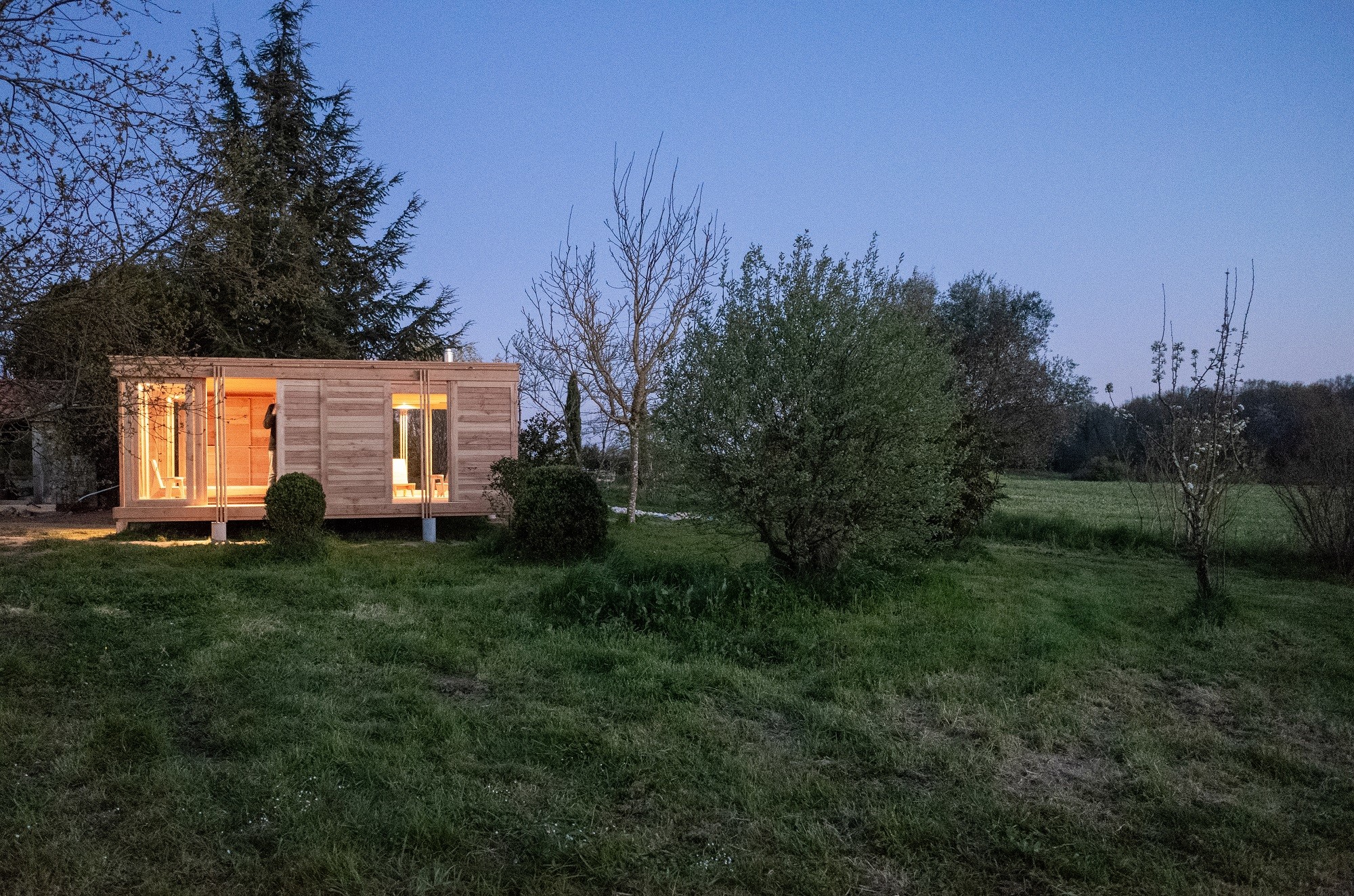 Die einzelnen Bauteile wurden vorgefertigt geliefert und vor Ort montiert.