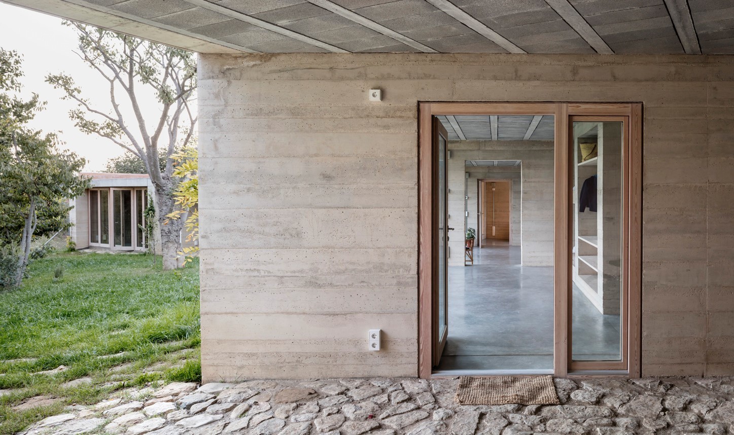 Wohnhaus in Ullastret | Beton | Wohnen/EFH | Baunetz_Wissen