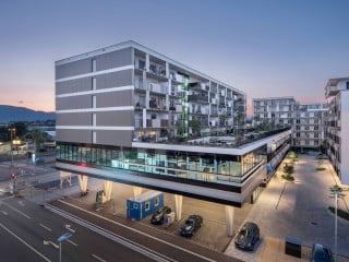Auf einem vormals brachliegenden, tortenstückförmigen Grundstück im Süden von Graz wurde nach Plänen von Scherr + Fürnschuss Architekten das Brauquartier Puntigam errichtet.