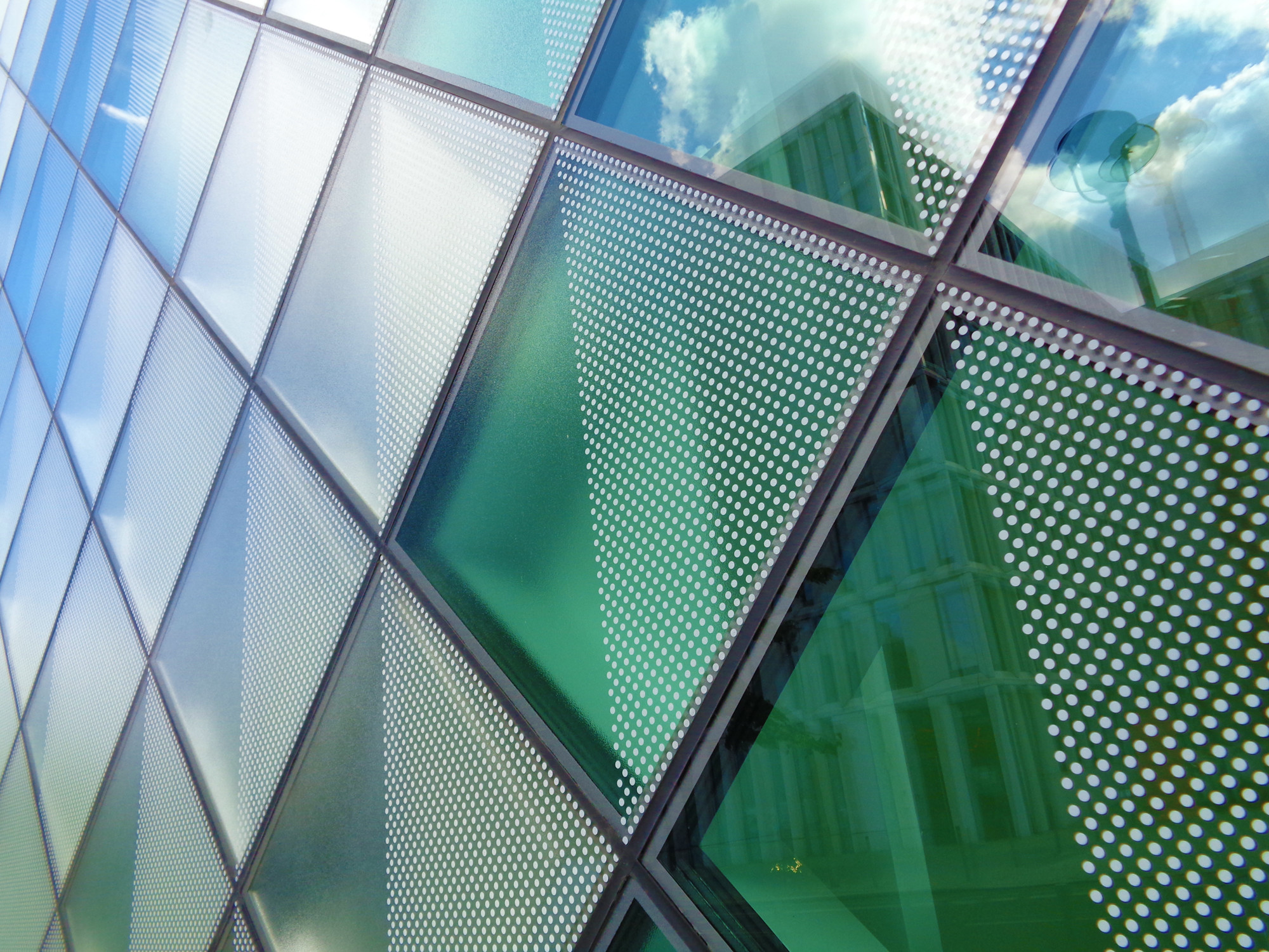 Glashaut aus Gussglas-Kassetten, Futurium in Berlin, Architekten Richter und Musikowski