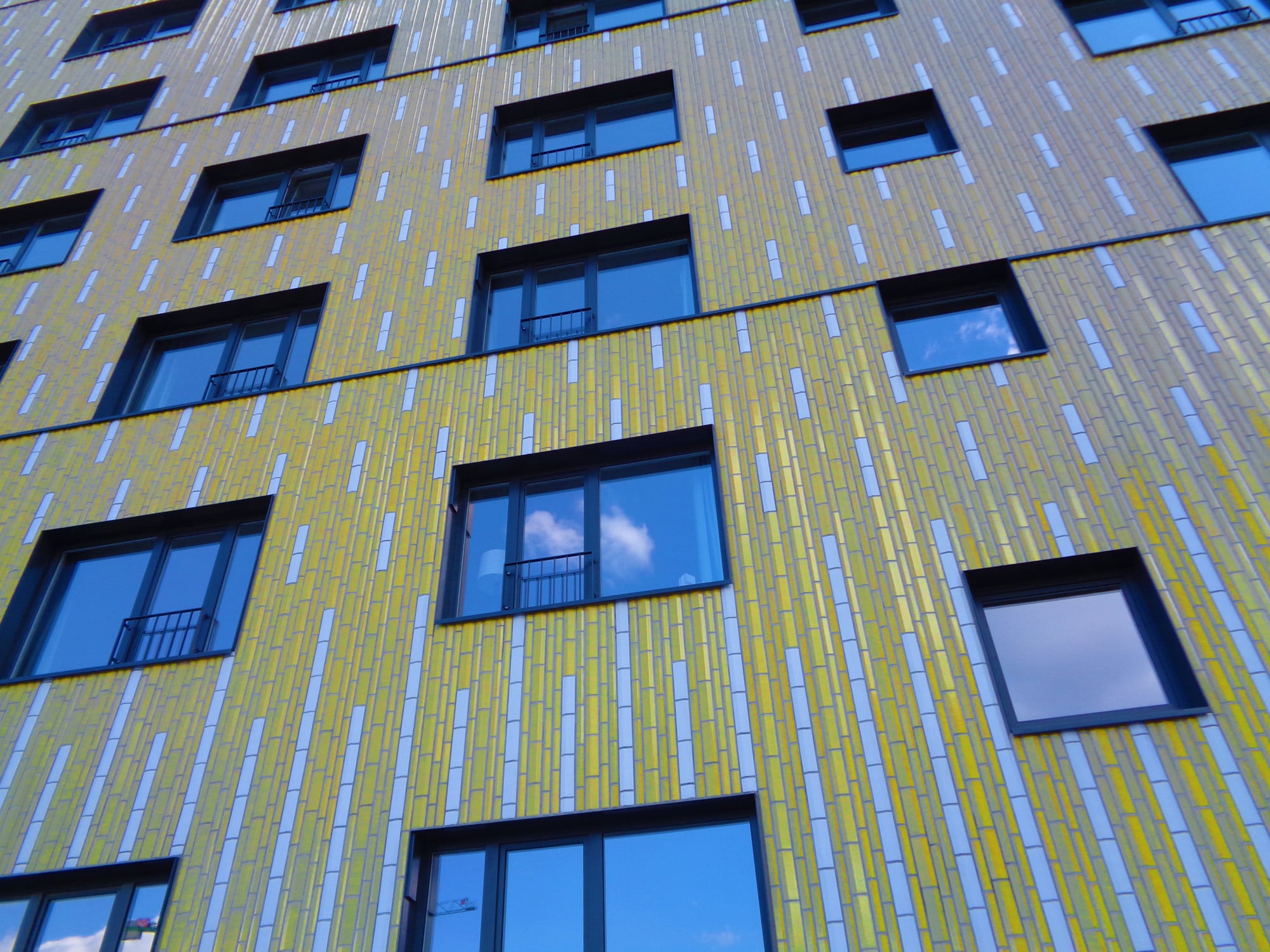 Lochfenster im Fritz Tower, Quartier Lehrter Str, Berlin