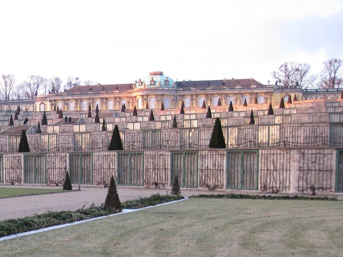 Orangerien sind eng verwandt mit Wintergärten – sie sind sozusagen die Vorläufer der heutigen Wohnwintergärten. Im Bild: Orangerie von Schloss Gunterstein, Breukelen, Joseph Mulder 1680-1696.