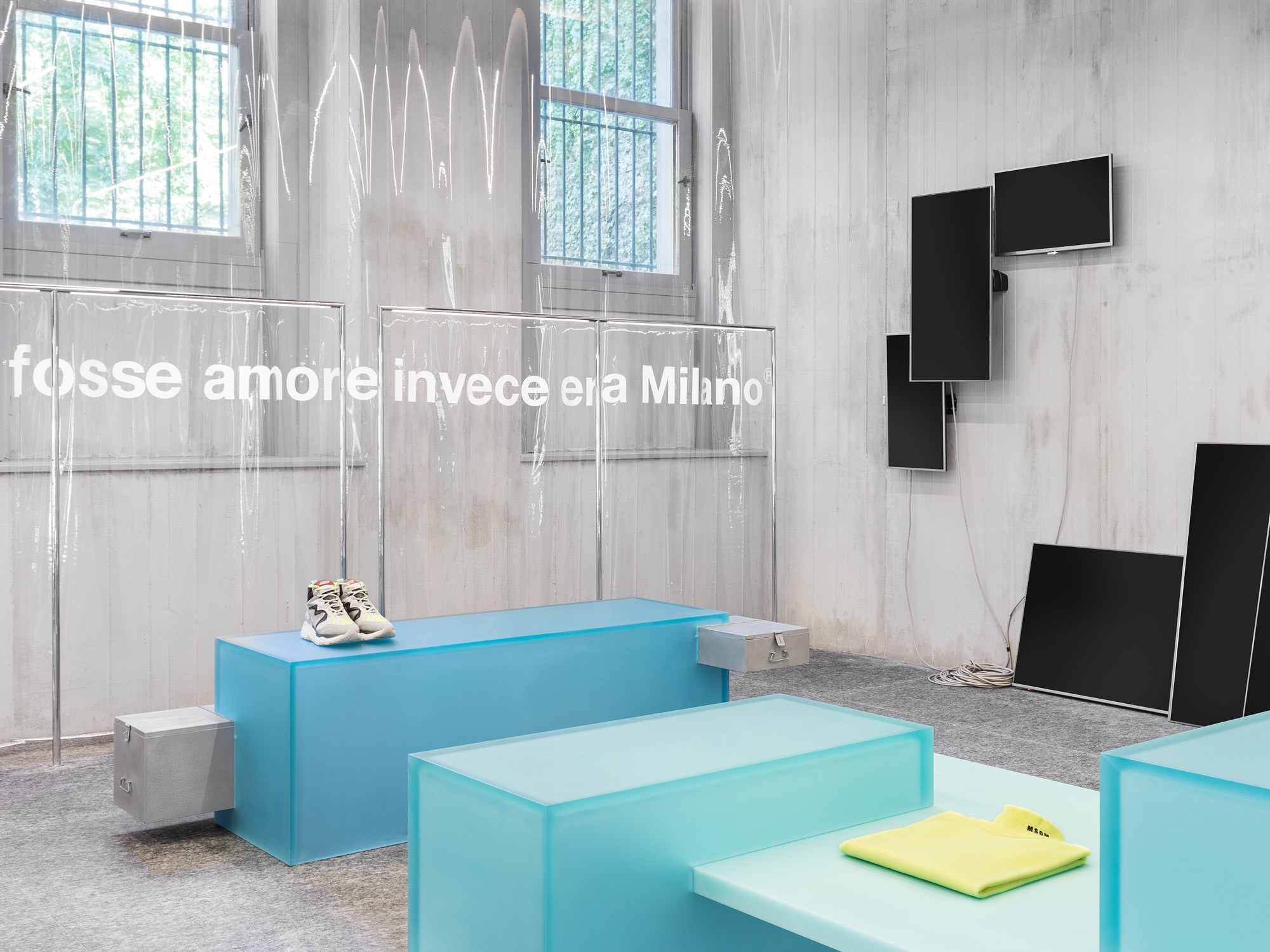 Farbe spielt eine wichtige Rolle im Interiordesign-Konzept von Marcelis: die intensiven Blau- und Gelbtöne sind echte Eyecatcher.