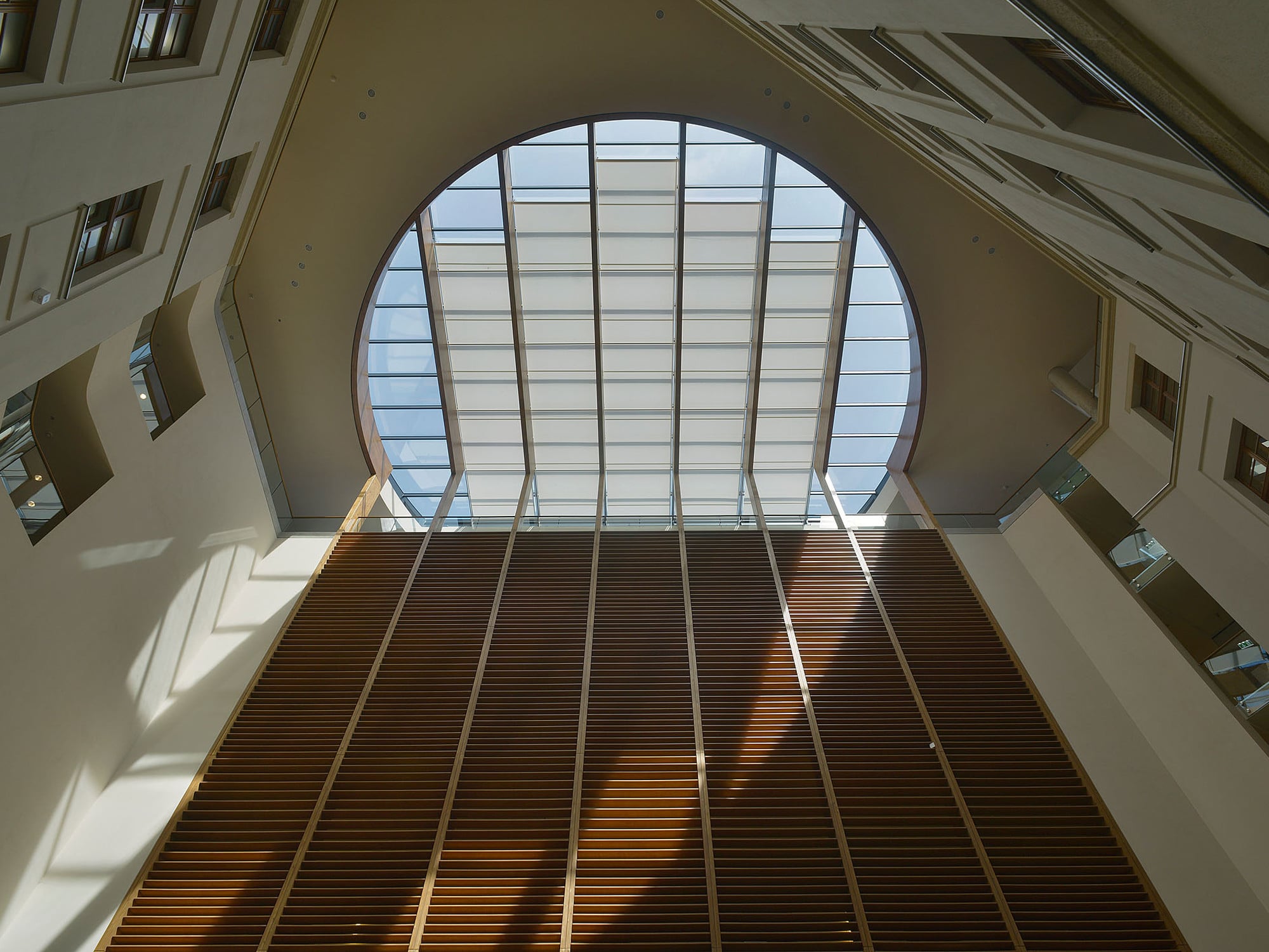 Bundesministerium für Umwelt, Naturschutz und nukleare Sicherheit, Berlin, transparente Überdachung des Nordhofs, K9 Architekten