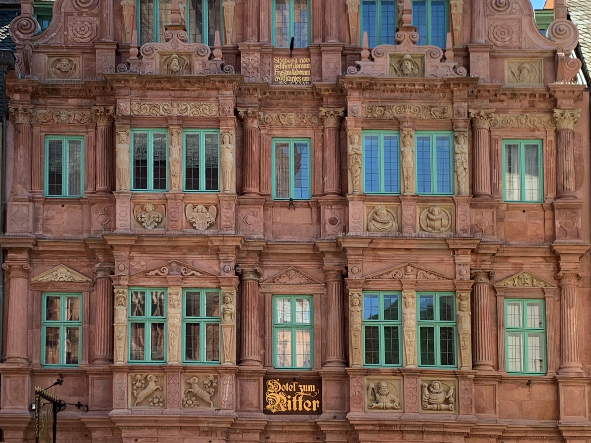 Historische Fenster im Hotel zum Ritter St. Georg, 1592, Heidelberg